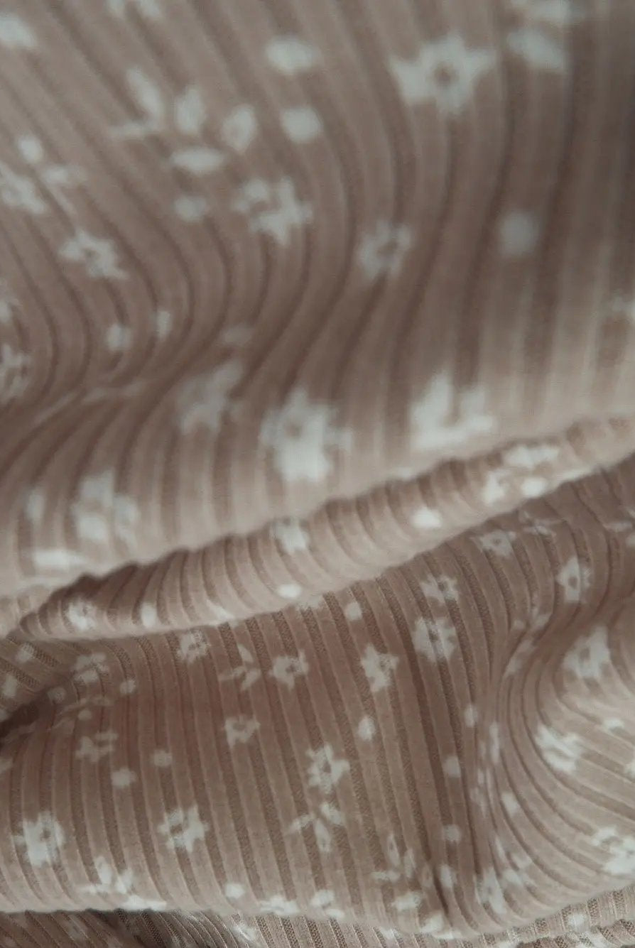 KNT3422-MS00518 TAUPE BODYSUIT BOTTOMS BROWN CAMI DITSY DRESS FLORAL FLOWER KNIT LOUNGEWEAR PANTS POLYESTER PRINT-B RIBBED SKIRTS SPANDEX STRETCH T-SHIRT TOPS TUNICS WHITE