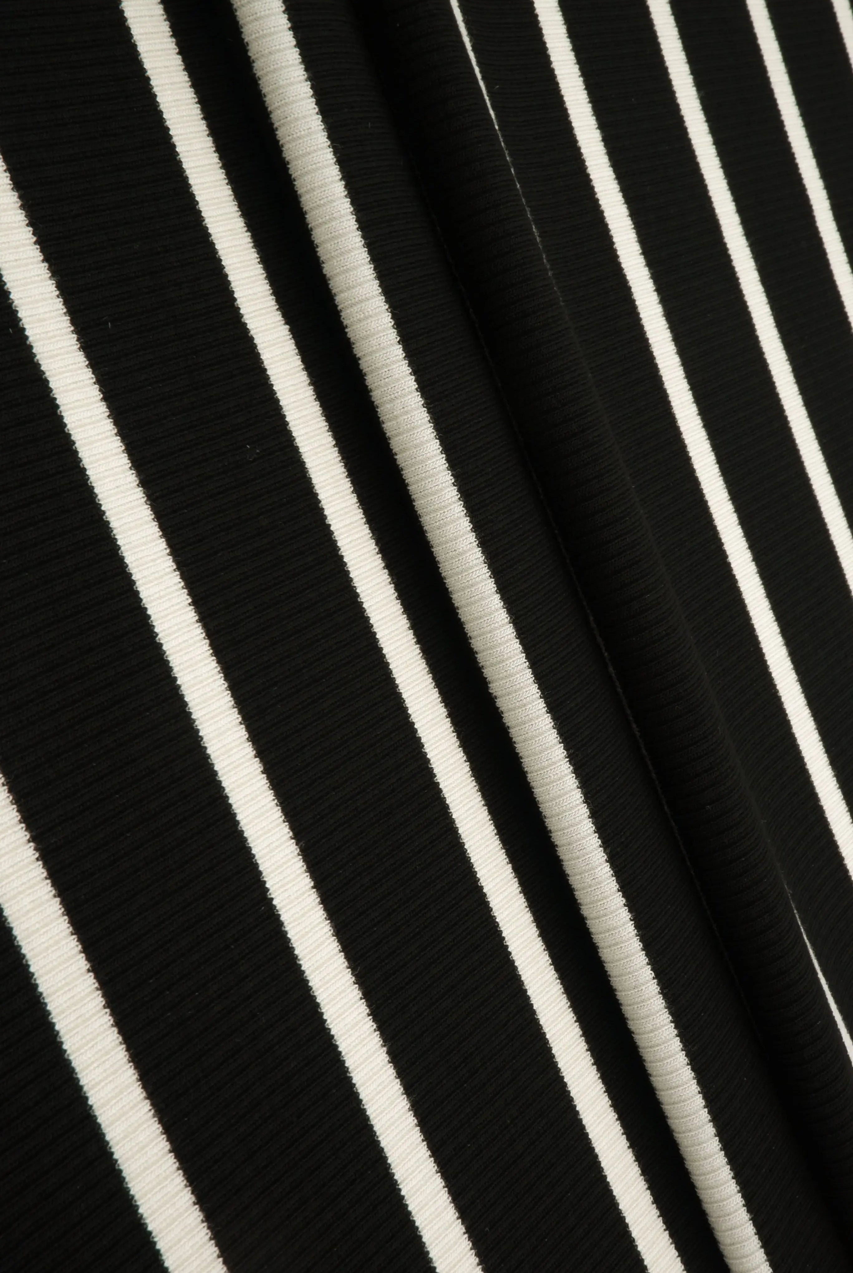 KNT4641 BLACK/IVORY KNIT