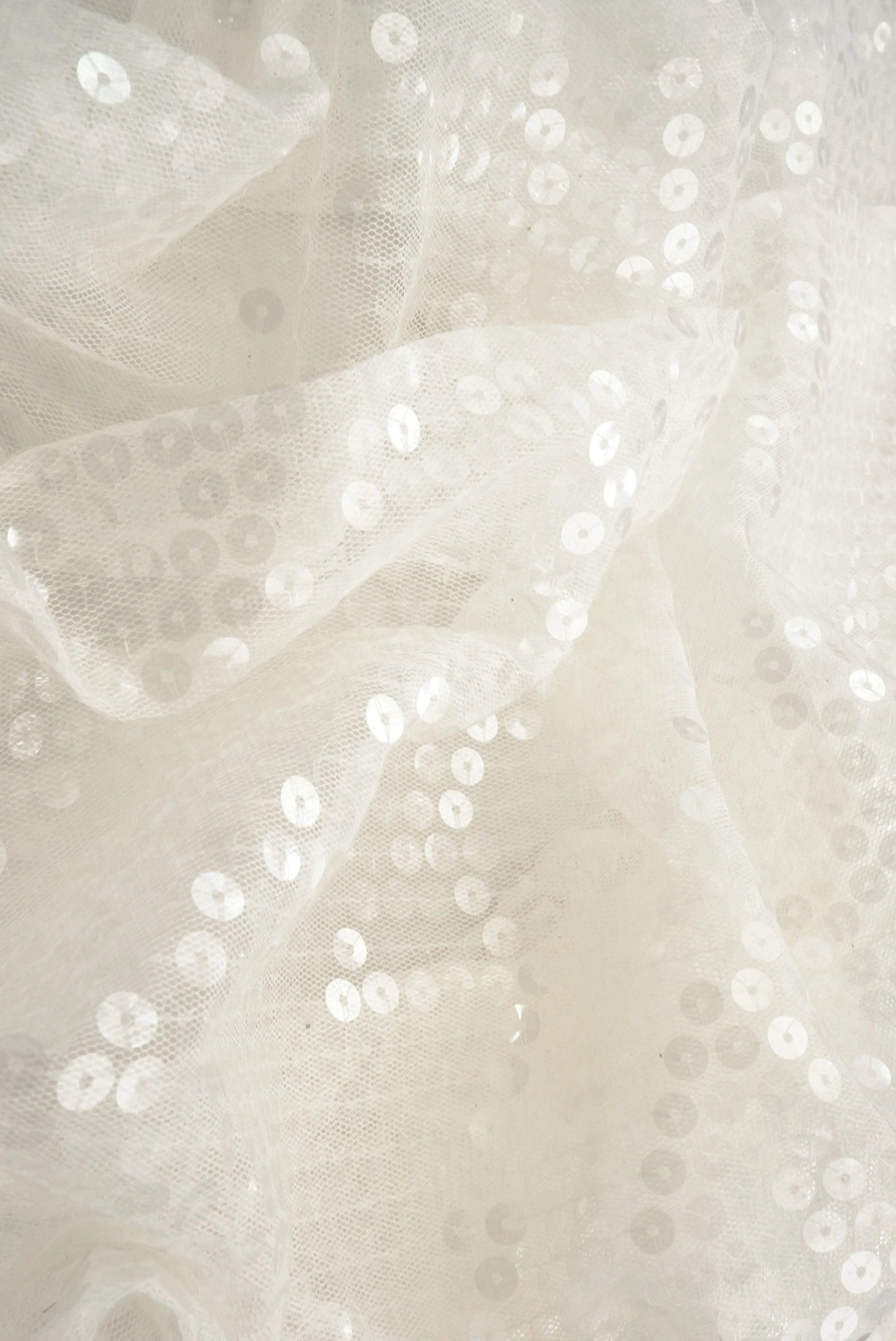MESH SQ EMBR 7 WHITE MESH